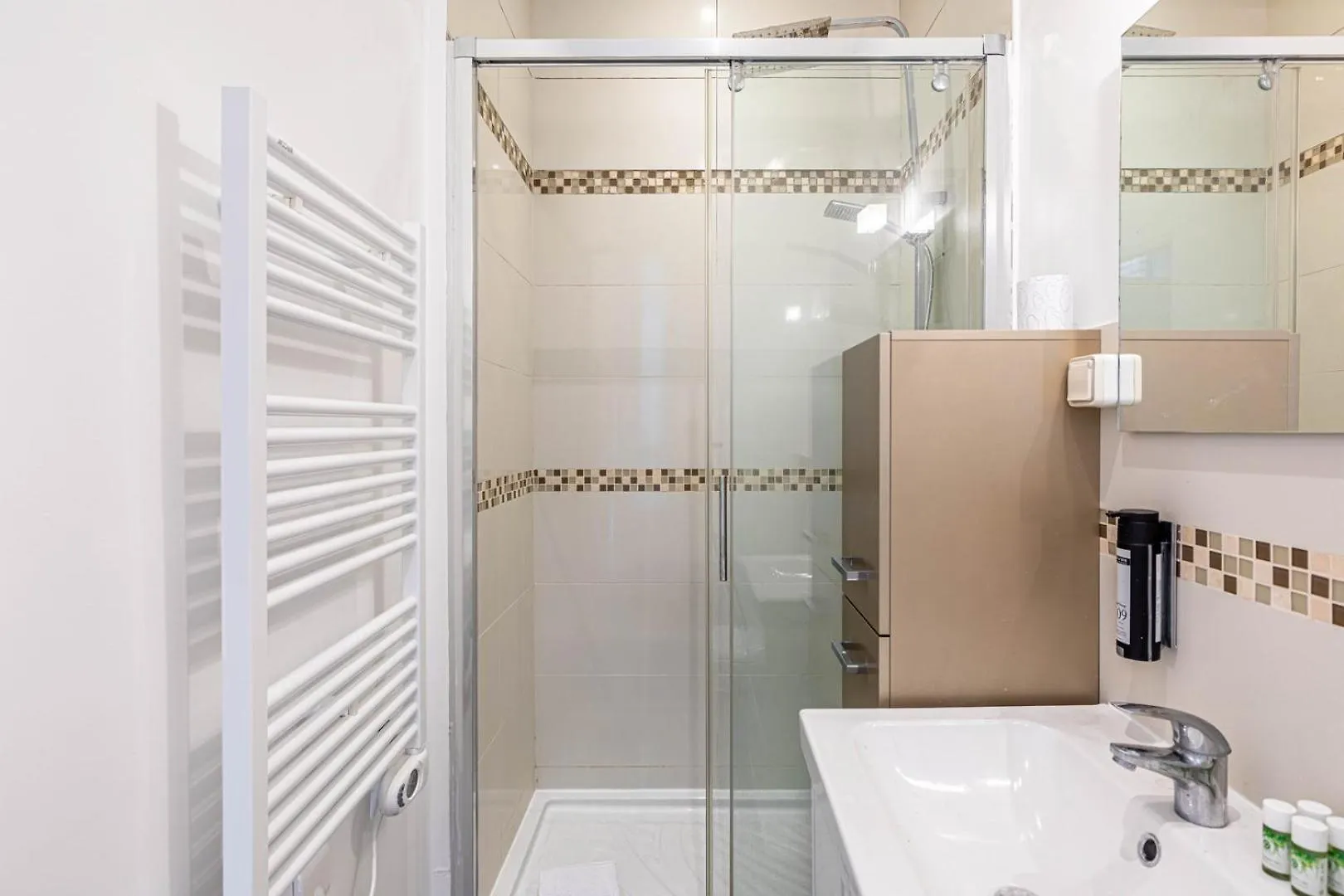 Guestready - Chic And Central Near Attractions Daire Paris