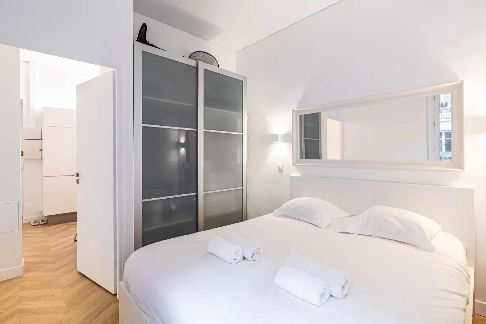 Guestready - Chic And Central Near Attractions Daire Paris Fransa